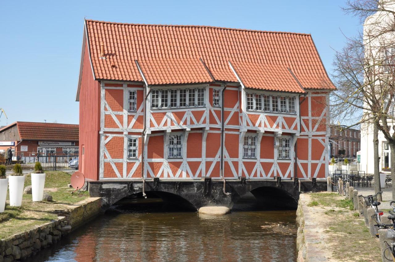 Emilias Hues, Reethaus In Der Bucht Von Wismar ツィロー エクステリア 写真